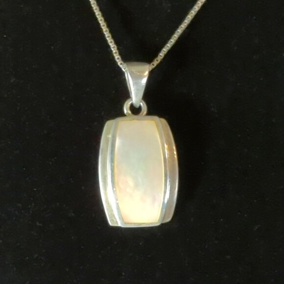 Unbranded Jewelry - Sterling Silver 925 Necklace With Mother Of Pearl Pendant 22" Taiwan Vintage